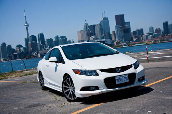 2012-Honda-Civic-Si-HFP-front-skyline.jpg